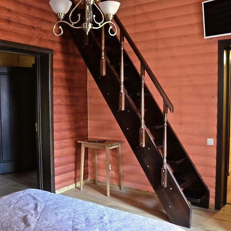 Knyazhyi Dvir Apartment Strigalnya Bagian luar foto