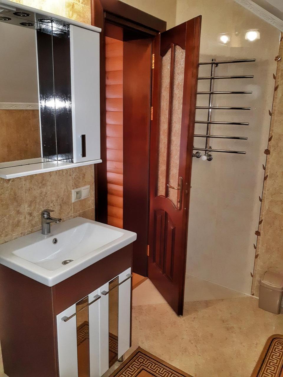 Knyazhyi Dvir Apartment Strigalnya Bagian luar foto