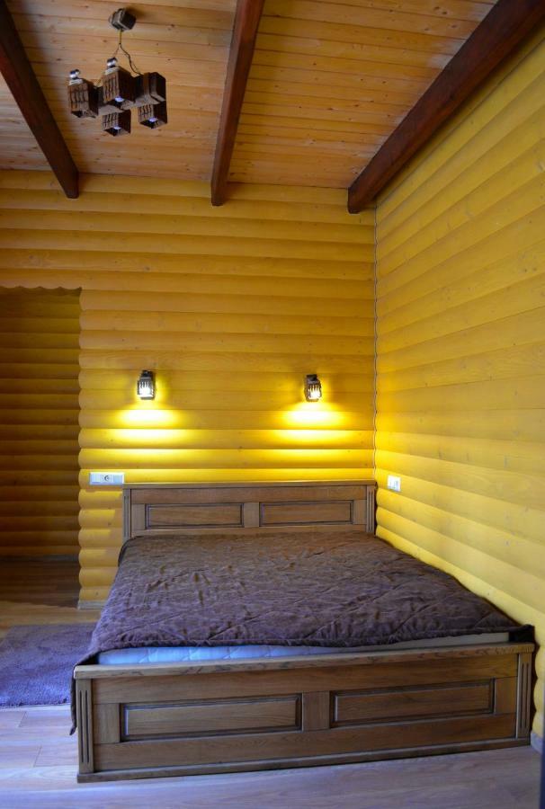 Knyazhyi Dvir Apartment Strigalnya Bagian luar foto